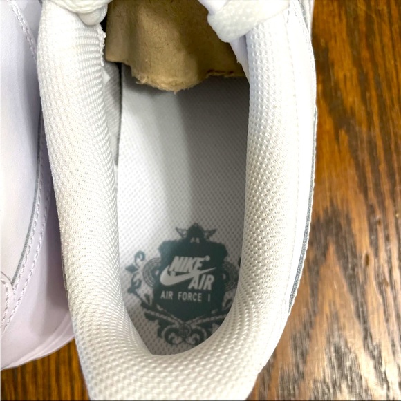 🤍🕊️Nike Air Force 1 Low White Sz 7 Youth/ 8.5 Women 🤍🕊️